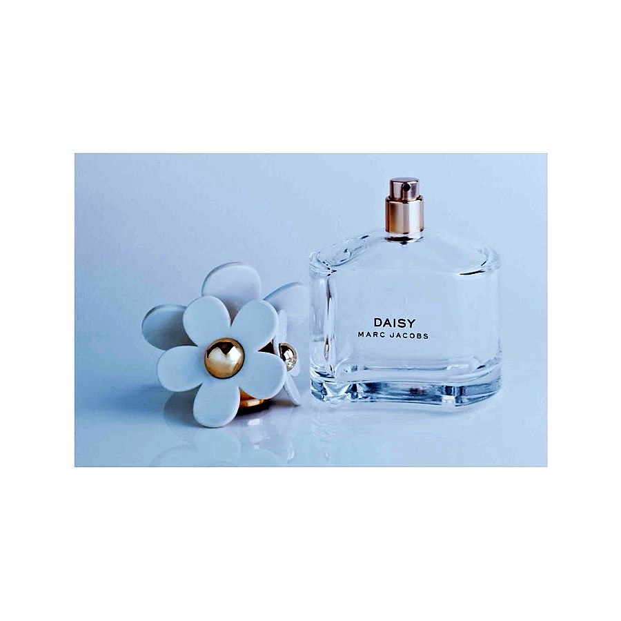 Marc Jacobs Daisy perfume bottle